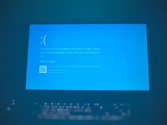 Niebieski ekran w laptopie? Sprawdź, jak go naprawić i uniknij problemów Niebieski ekran w laptopie? Sprawdź, jak go naprawić i uniknij problemów
