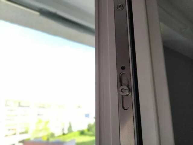 Jak skutecznie naprawić rozszczelnione okno i pozbyć się przeciągów na dobre Jak skutecznie naprawić rozszczelnione okno i pozbyć się przeciągów na dobre